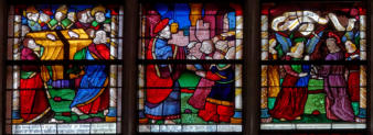 Funérailles de la Vierge avec l'épisode des mains du grand prêtre collées sur le linceuil guéri par saint Pierre - Une sainte avec deux anges