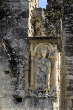 L'entrée de l'église Saint-Pierre