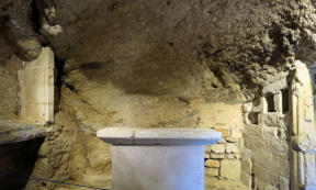 Choeur et autel de l'église Saint-Pierre