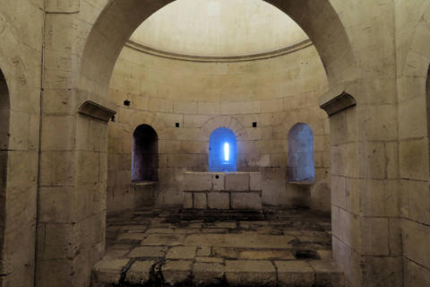 Les tombes creusées dans la roche