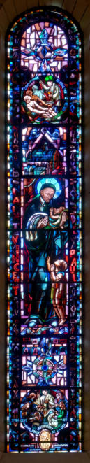 Saint Vincent de Paul qui porte un enfant, fonde les Conférences de la Charité, est aumônier des galères
