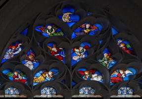 La lune et 12 anges musiciens