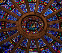 La Vierge avec un lys en fleur et l'Enfant Jésus bénissant