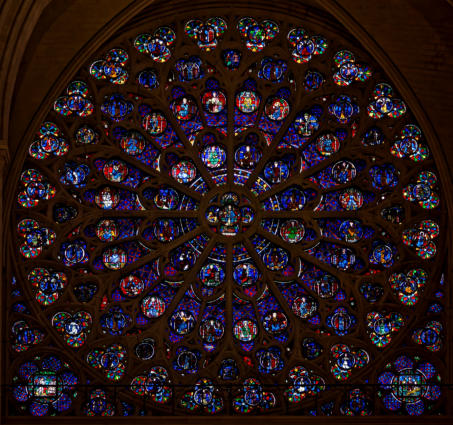 La rose sud avec, en son centre, le Christ de l'Apocalypse