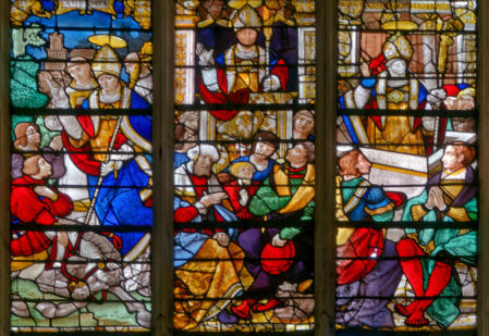 saint taurinn bénit 2 enfants dont l'un tient par la bride un cheval agenouillé  - Prédication du saint - Saint taurin se dresse dans son cercueil pour consoler la foule venue à ses funérailles
