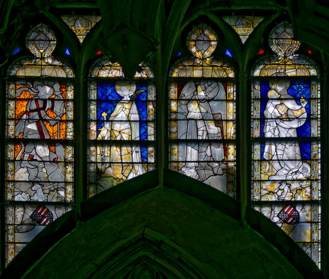 Baie 17:  Grands personnages 'Saints Georges, Catherine, Michel et Vierge à l'Enfant