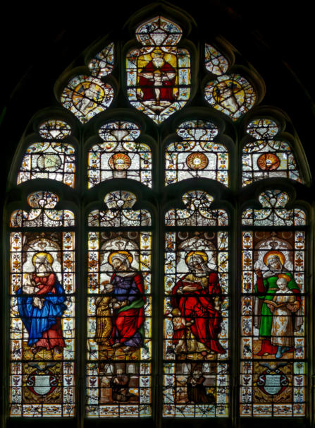 Baie 6: Vitrail des Saintes Mères