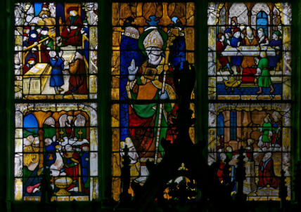 A geuche, l'histoire du débiteur parjure (Le parjure, le parjure écrasé par une charrette et rescucité par le saint, le juif se convertit) - Au centre, le saint bénit les 3 enfants