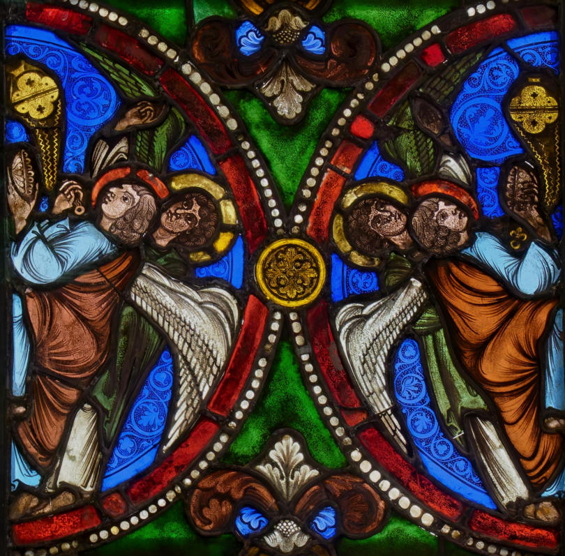 Anges thuriféraires dans deux demi-médaillons affrontés (New-York: Metropolitan Museum of Art)
