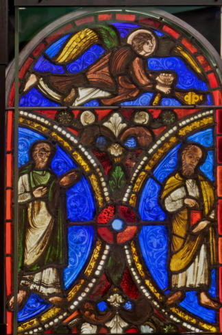 Apôtres surmontés d'un ange thuriféraire (Troyes: Musée des Beaux-Arts et d'Archéologie)